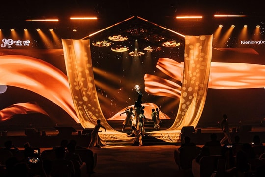 “Sân khấu số” KienlongBank bùng nổ cảm xúc trong Gala kỷ niệm 30 năm thành lập
