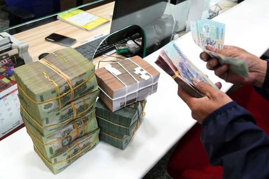 Dòng vốn tín dụng tăng tốc, hệ thống ngân hàng đứng trước bài toán lãi suất