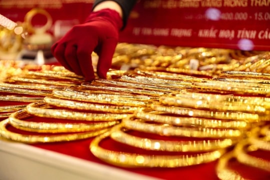 Dự báo giá vàng ngày mai 31/10: Vẫn trong pha điều chỉnh, chưa có tín hiệu đảo chiều rõ ràng