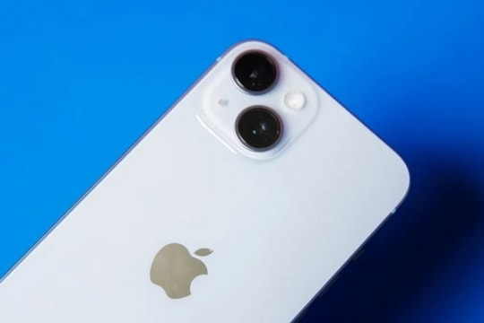 Chiếc iPhone "Lightning cuối cùng" giảm giá kỷ lục, mạnh không kém iPhone 17