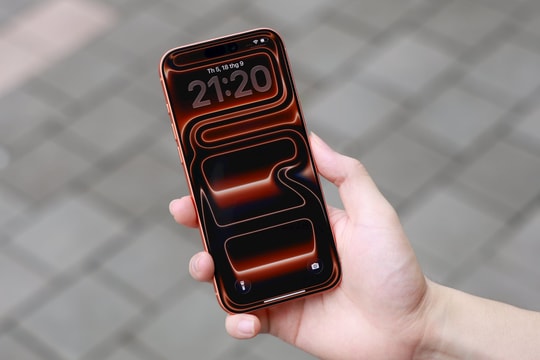 iPhone 17 Pro Max phiên bản Cam Vũ Trụ "mất phong độ": Giá giảm sâu chỉ sau 2 tháng ra mắt