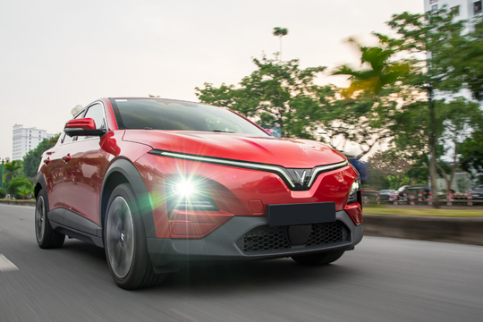 Trải nghiệm xe điện VinFast VF 6 Plus: Tăng tốc mạnh, cách âm tốt, tiết kiệm chi phí tới 70%