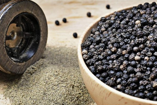 Giá tiêu hôm nay 1/11/2025: Duy trì vùng cao 146.000 đồng/kg, tín hiệu tốt cho xuất khẩu cuối năm