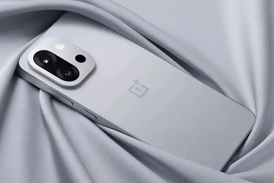 Siêu phẩm giá rẻ sắp xuất hiện: Pin 7000mAh, chip mạnh nhất thế giới, đối đầu iPhone 17