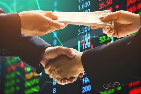 Chứng khoán đầu tháng lại  "đánh úp" cuối phiên, chuyên gia lên tiếng lý giải