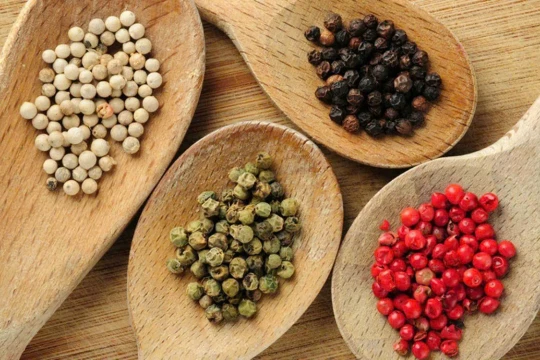 Giá tiêu hôm nay 5/11/2025: Thị trường tăng nhẹ, xuất khẩu tăng tốc cuối năm