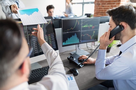 Hàng loạt mã VN30 bị khối ngoại bán mạnh, điểm sáng hiếm hoi tại PVS và MSN