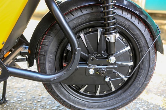 Mẫu xe điện "chạy mưa ngập vô tư": Lội nước 1 mét trong 30 phút, pin tháo rời, chạy 150 km/lần sạc, giá chưa tới 28 triệu