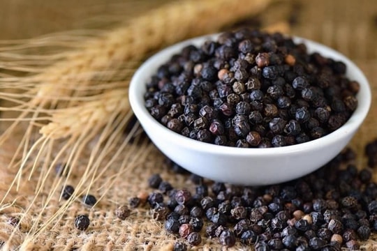 Giá tiêu hôm nay 7/11/2025: Ổn định quanh 145.000 đồng/kg, xuất khẩu tiếp đà tăng