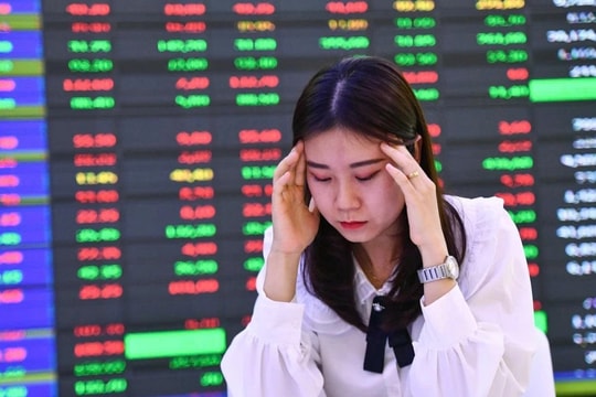 Chứng khoán đánh mất thành quả suốt 3 tháng, chuyên gia lên tiếng cảnh báo nhà đầu tư