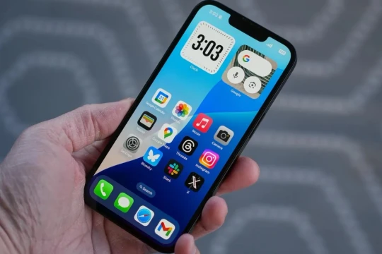 Mẫu iPhone e giảm giá kỷ lục khiến mọi đối thủ Android phải dè chừng