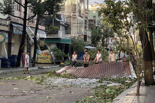 Khẩn trương khắc phục hậu quả bão số 13