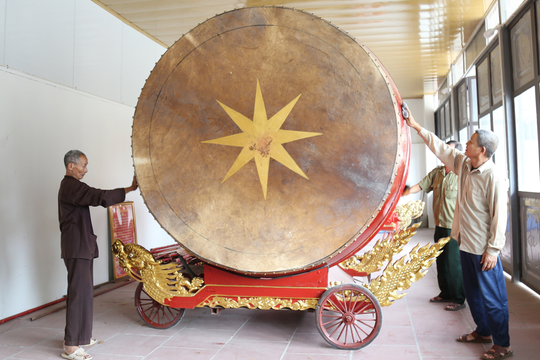 Giữa lòng Bắc Ninh có một ngôi làng cổ gắn liền với một vị Thánh, gìn giữ tiếng trống "sấm" và ký ức ngàn năm