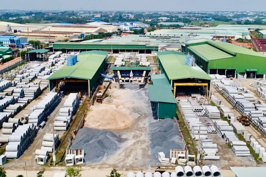 Cổ đông ông lớn ngành vật liệu xây dựng phía Nam hưởng niềm vui kép