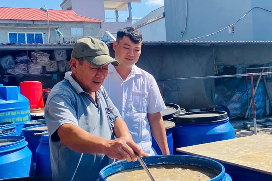 Nông dân Ninh Bình giữ nghề trăm năm, chắt giọt vàng từ biển, tạo nên thương hiệu chuẩn OCOP