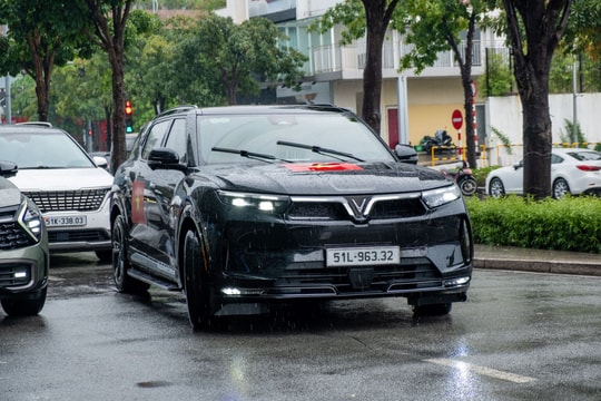 Người dân TP.HCM hào hứng sau khi lái thử VF 7, VF 8, VF 9: Xe điện lái êm, tiết kiệm và công nghệ hơn hẳn