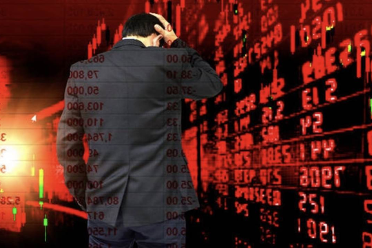 Tự doanh ôm toàn hàng khủng, lợi nhuận 9 tháng tăng kỷ lục 648%, tại sao cổ phiếu chứng khoán này vẫn lao dốc?