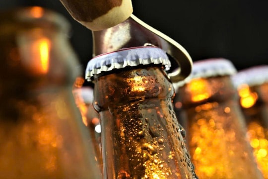 Mỗi năm chi cả nghìn tỷ trả cổ tức, cổ phiếu đầu ngành bia vẫn thiếu sức bật