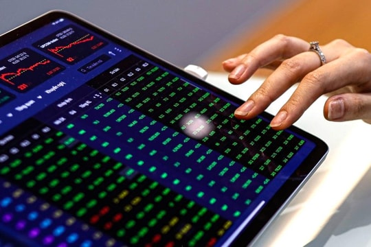 Dòng tiền tìm đến nhóm cổ phiếu công nghệ–viễn thông, điểm mặt 4 mã đầu ngành "sáng" nhất