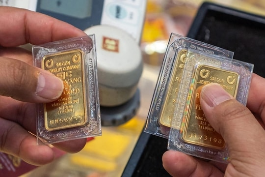 Giá vàng hôm nay 15/11/2025: Tăng nhanh rồi rơi mạnh