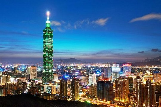 Công trình chọc trời mang hình dáng "cây tre", cao 508m, gắn quả cầu thép nặng 660 tấn giúp tòa tháp vượt gió, thắng mưa