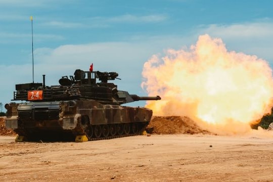 Vũ khí có trọng lượng 70 tấn, trang bị pháo 120mm và súng máy hạng nặng 12,7mm