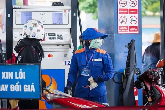 Giá xăng dầu đồng loạt tăng, có loại bật mạnh 540 đồng/lít từ 15h chiều nay