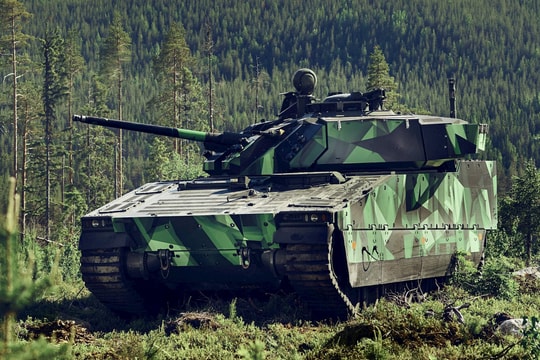 Vũ khí nặng 23 tấn, vừa trang bị súng máy, vừa trang bị cả tên lửa hủy diệt