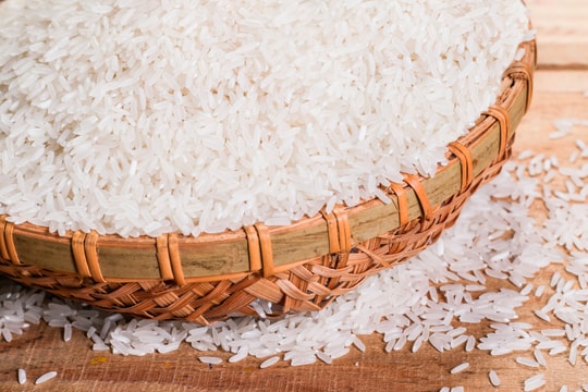 Giá lúa gạo hôm nay 15/11: Một loại gạo rơi xuống mức thấp nhất 18 năm