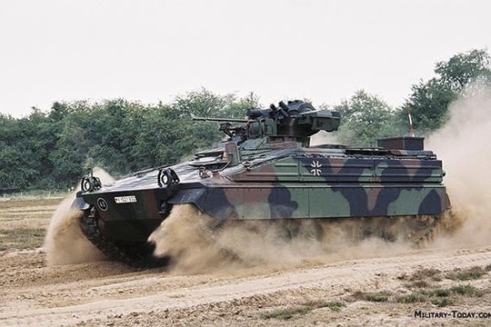 Vũ khí nặng gần 40 tấn, pháo chính sát thương lớn, bắn đạn xuyên giáp nổ mạnh