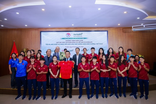 Herbalife Vietnam đồng hành cùng Liên đoàn Bóng đá Việt Nam tổ chức buổi đào tạo về dinh dưỡng thể thao nâng cao cho các huấn luyện viên và cầu thủ bóng đá