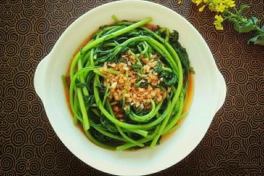 Ăn 2 lần/tuần, loại rau này được xem là "vũ khí chống loãng xương" ít ai ngờ tới: Bí quyết giúp chân tay không còn yếu mùa lạnh