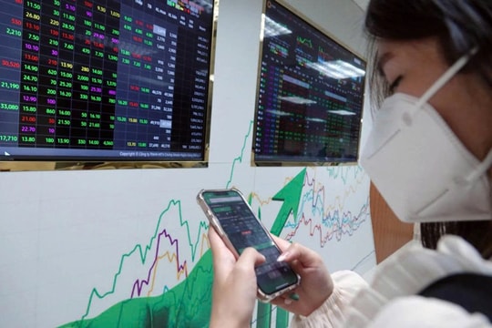 Chứng khoán tiếp đà hưng phấn, tâm điểm Novaland và cổ phiếu thủy sản