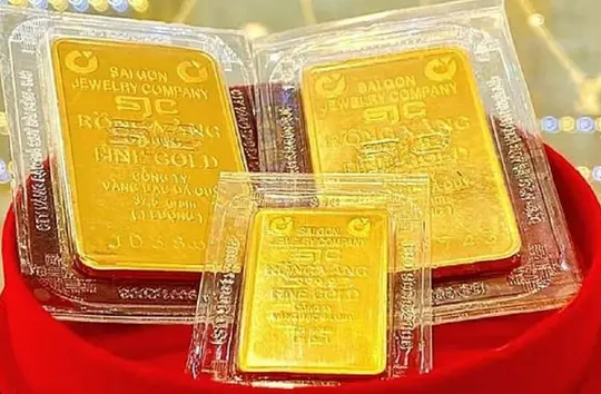 Giá vàng hôm nay 18/11/2025: Vẫn neo rất cao