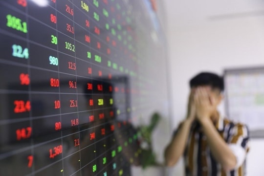 Cổ phiếu ngân hàng, bất động sản giảm sâu, VN-Index hơn 10 điểm trong ngày thanh khoản tăng mạnh