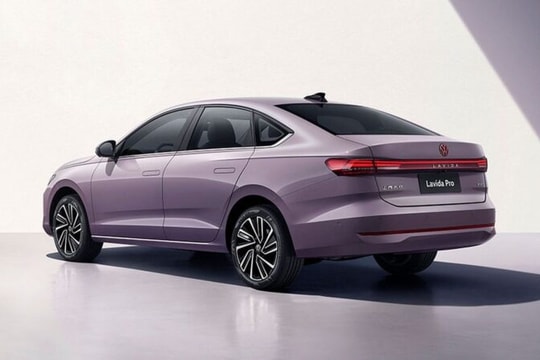 Chỉ hơn 300 triệu sở hữu sedan cỡ C với thiết kế lẫn công nghệ như xe sang