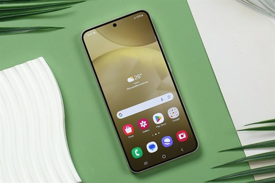 Samsung Galaxy S24 đang là flagship AI đáng mua nhất năm 2025