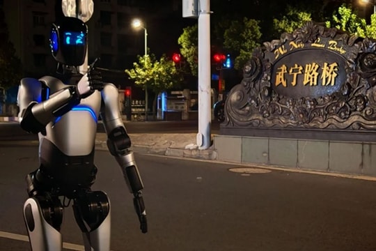 Robot hình người lập Kỷ lục Guinness với hành trình đi bộ hơn 106 km liên tục