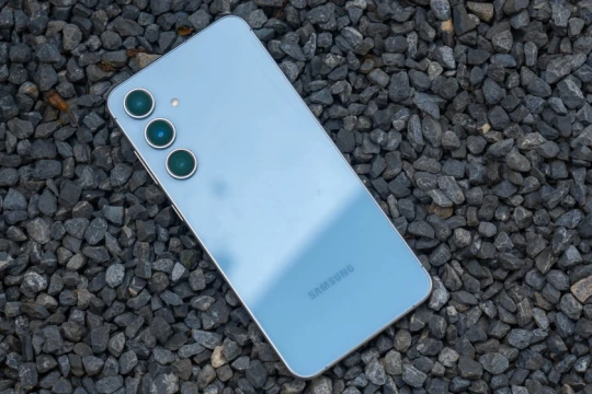 Chiếc điện thoại Samsung dưới 11 triệu đang "áp đảo" phân khúc: Hiệu năng mạnh, camera đa dụng, AI cực thông minh