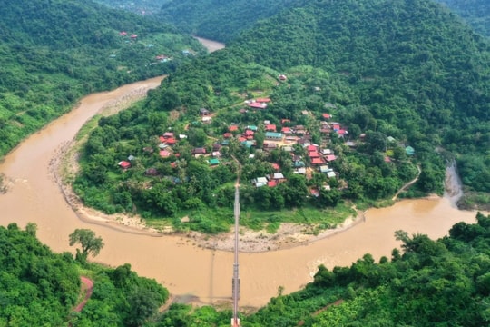 Giáp Lào, cách trung tâm Nghệ An hơn 300km, vùng đất đặc biệt không sáp nhập này quyết tâm đổi mới mô hình kinh tế, đưa văn hóa bản địa ra khu vực