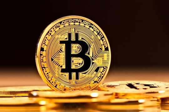 Bitcoin vượt 90.000 USD/BTC