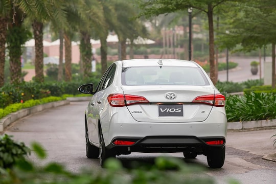 Toyota Vios giá lăn bánh tháng 11 giảm sâu: Vượt Honda City và Accent trong phân khúc hạng B?