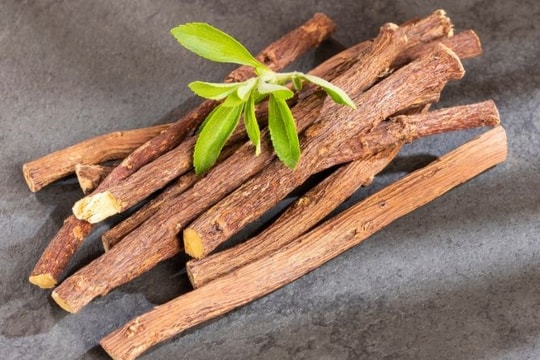 Không chỉ là vị ngọt tự nhiên, loại dược liệu rẻ tiền này cực tốt cho tiêu hóa, hô hấp và tim mạch