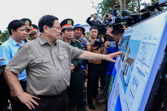 Thủ tướng phát động chiến dịch thần tốc xây, sửa nhà cho người dân bị thiệt hại do thiên tai tại miền Trung
