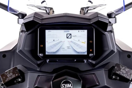 Mẫu xe ga Touring mới vừa lộ diện tại EICMA: Thiết kế hầm hố, công nghệ camera hành trình và màn hình TFT