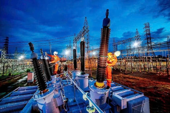 Sóng thoái vốn Nhà nước bùng nổ, hàng loạt cổ phiếu tăng kịch trần nhưng cần hết sức cẩn trọng