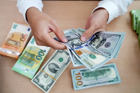 Tỷ giá ngoại tệ hôm nay 4/3: Đồng USD vọt đỉnh nhiều tháng