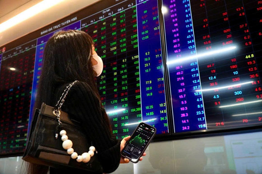 Bank, chứng, thép hút tiền, VN-Index củng cố vững chắc đỉnh lịch sử