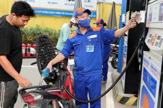 Giá xăng tăng mạnh, có loại tăng hơn 500 đồng/lít trong kỳ điều chỉnh ngày 4/12
