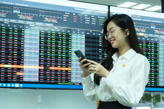 Nhiều nhóm ngành cùng chuyển trạng thái với những câu chuyện riêng